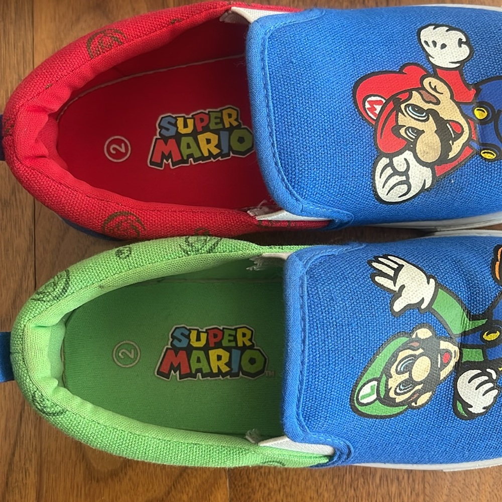 Super Mario Kids Slip-On Sneakers- Size 2 - Picture 3 of 4